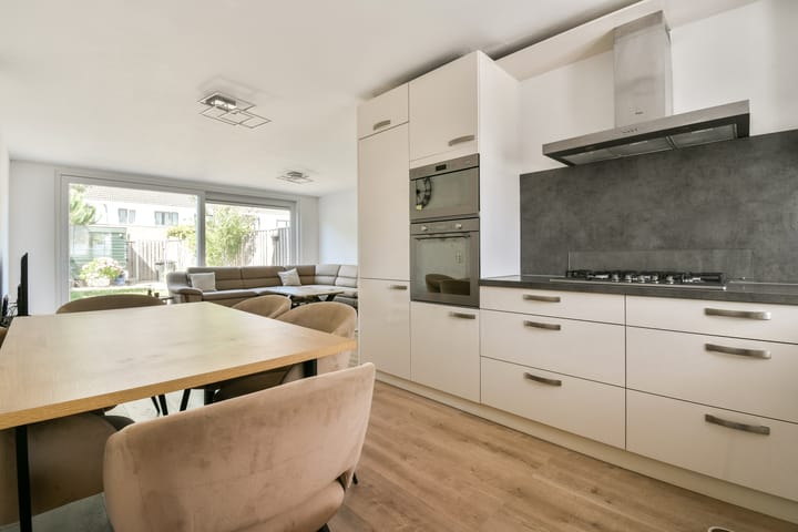 Tussenwoning te koop: Tongelaarweg 93, Rotterdam