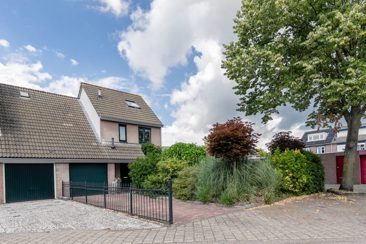 Hoekwoning te koop: Johanna Reintjesstraat 77, Breda
