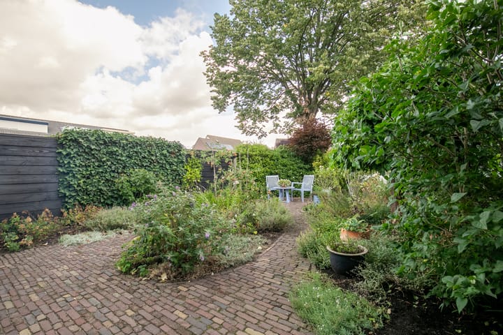 Hoekwoning te koop: Johanna Reintjesstraat 77, Breda