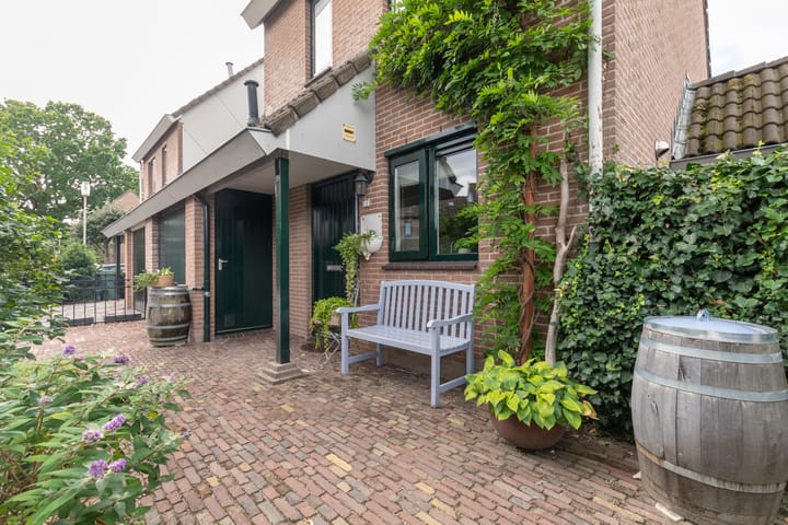 Hoekwoning te koop: Johanna Reintjesstraat 77, Breda