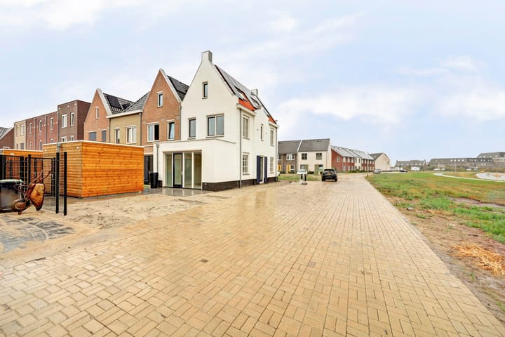 Hoekwoning te koop: Stenen Baak 1, Zeewolde