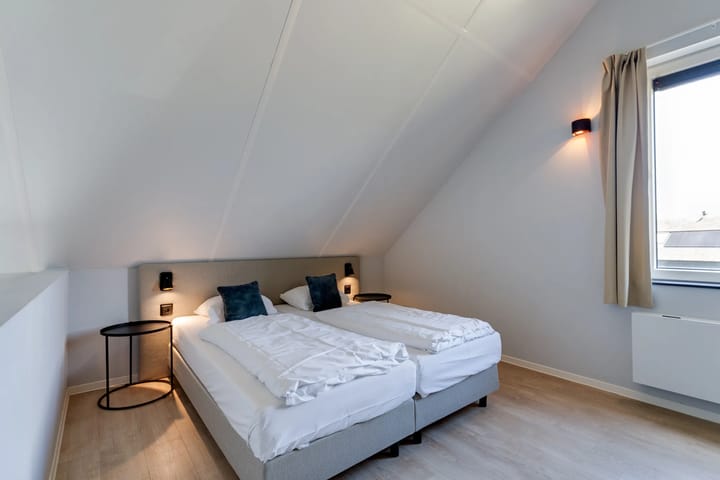 Twee-onder-één-kap te koop: Lampsinsdijk 8-111, Nieuwvliet