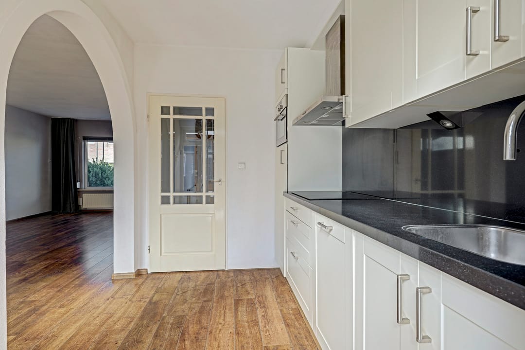 Photo 11 of Beatrixstraat 9