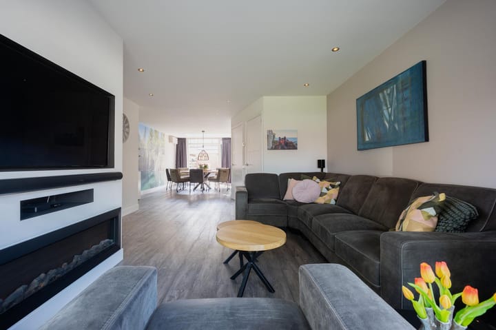 Tussenwoning te koop: Emmalaan 22, Lopik