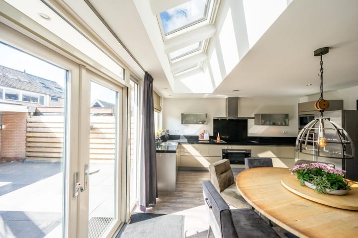 Tussenwoning te koop: Emmalaan 22, Lopik