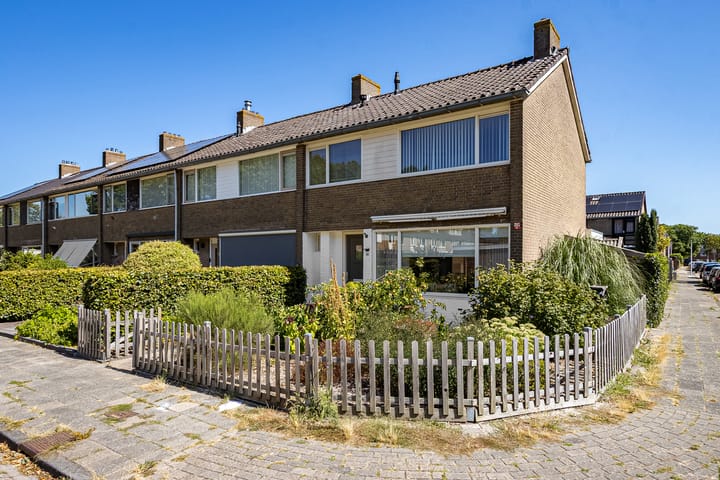 Hoekwoning te koop: De Geeuw 12, Drachten