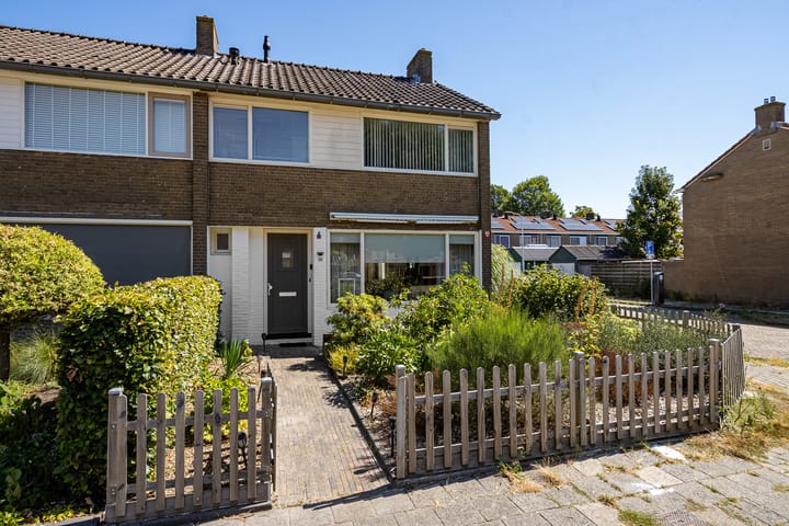 Hoekwoning te koop: De Geeuw 12, Drachten