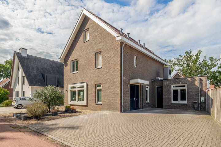 Photo 2 of Parallelweg 9-B
