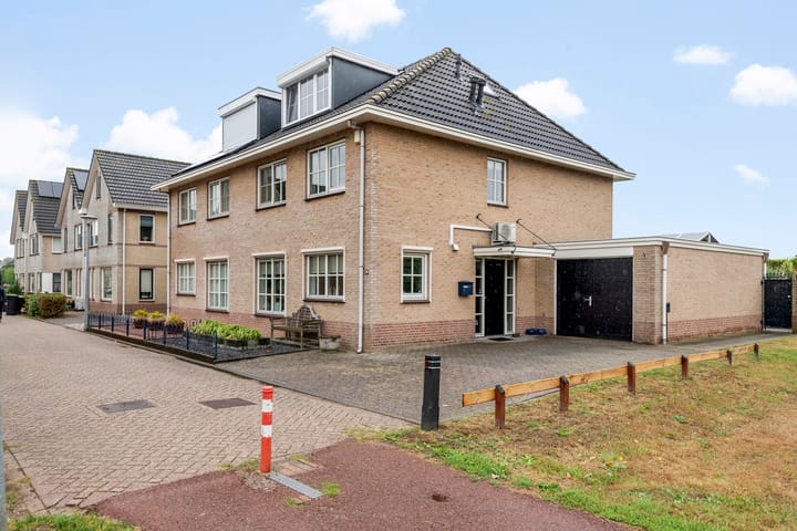 Hoekwoning te koop: Stekelbaars 58, Tiel