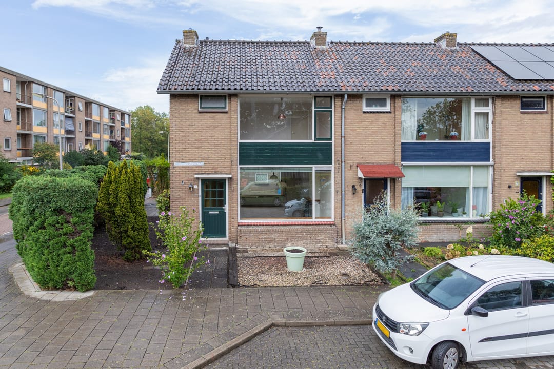 Photo 2 of Anna van Saksenstraat 11