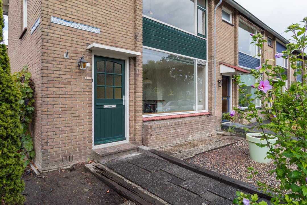 Photo 8 of Anna van Saksenstraat 11