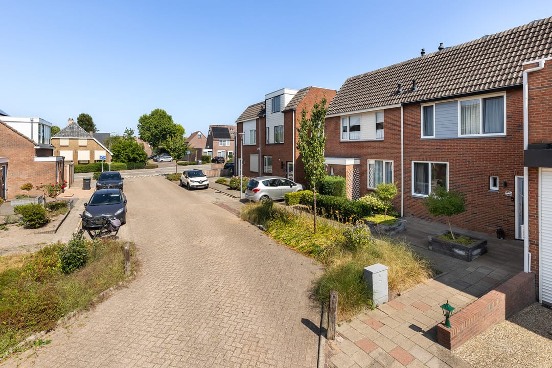 Photo 38 of de Reest 7