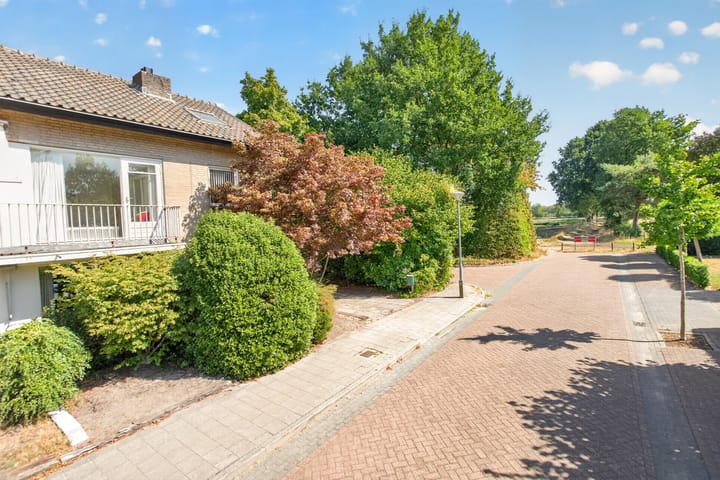 Hoekwoning te koop: Sparrenlaan 2, Valkenswaard