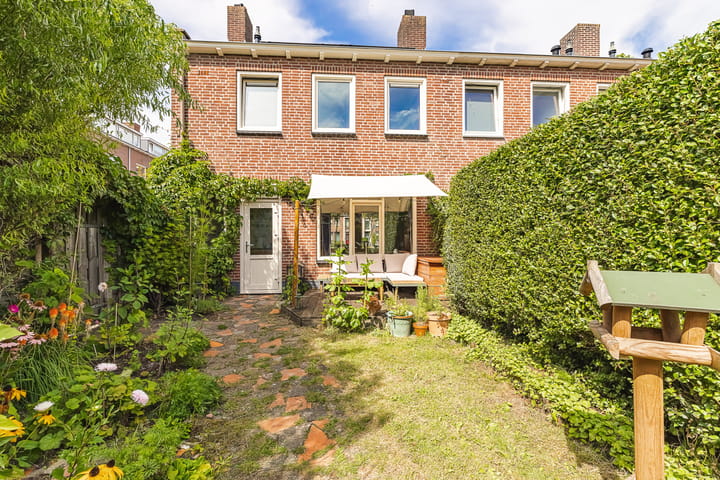 Hoekwoning te koop: Voltaweg 4, Breda