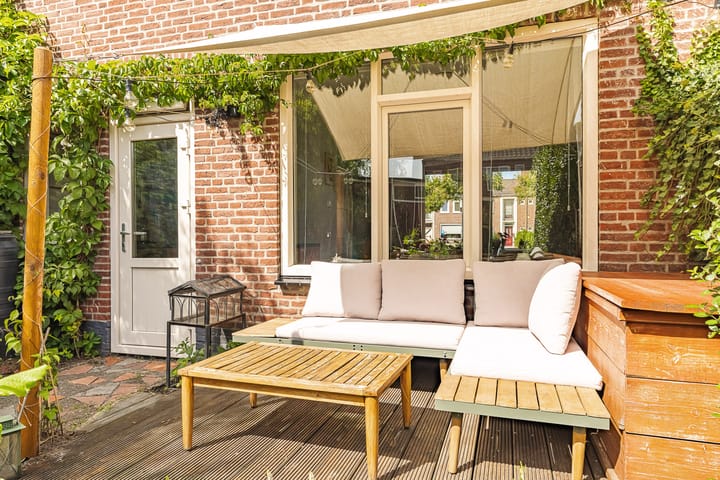 Hoekwoning te koop: Voltaweg 4, Breda
