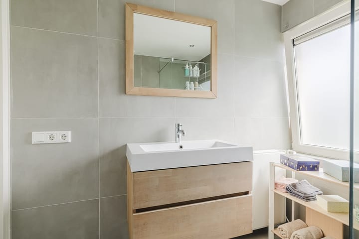 Hoekwoning te koop: Voltaweg 4, Breda