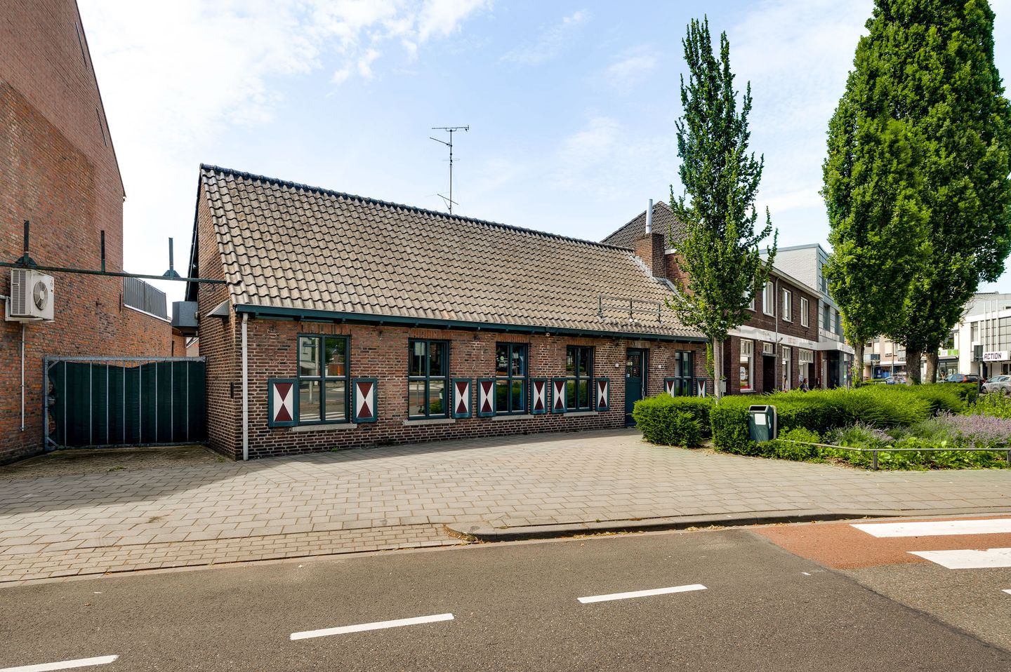 Bekijk foto 1 van Maaseikerweg 2