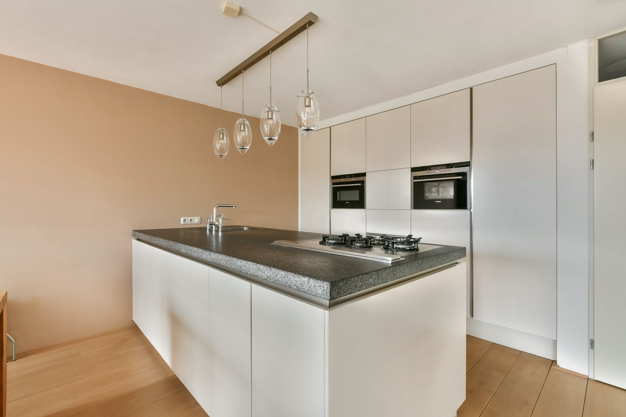 Photo 9 of Joos Banckersplantsoen 116