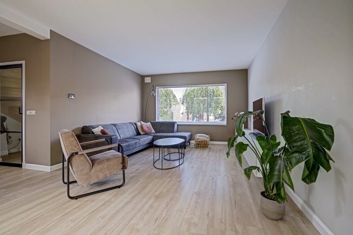 Tussenwoning te koop: Hoofdstraat 12, Oirlo