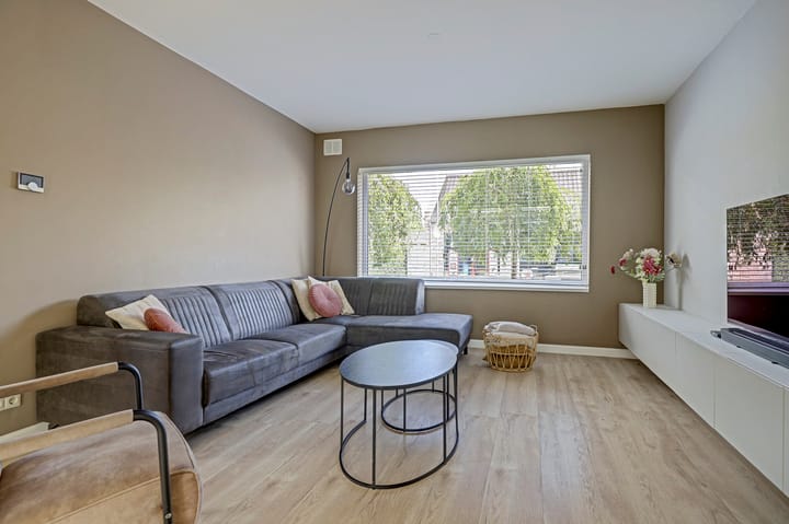 Tussenwoning te koop: Hoofdstraat 12, Oirlo