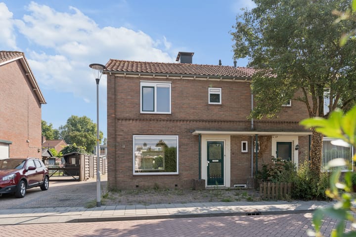 Hoekwoning te koop: Beatrixlaan 4, Dodewaard