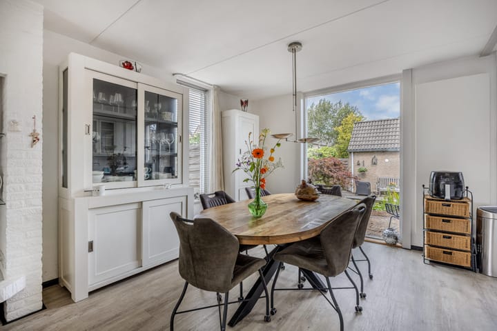 Hoekwoning te koop: Eierlanden 100, Huizen