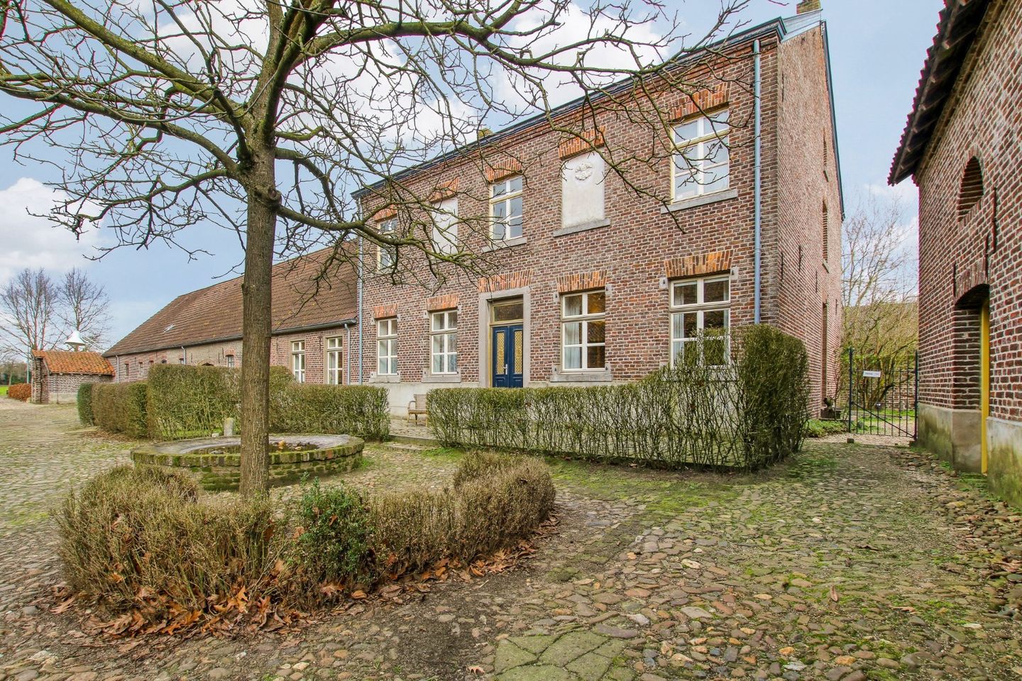 Photo 1 of Schoorstraat 8