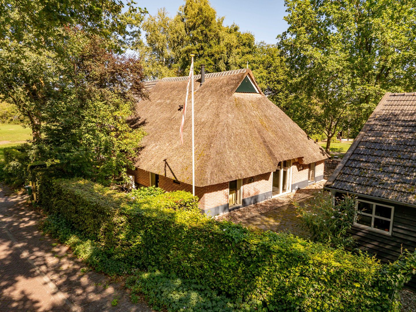 Photo 65 of Bloemberg 34