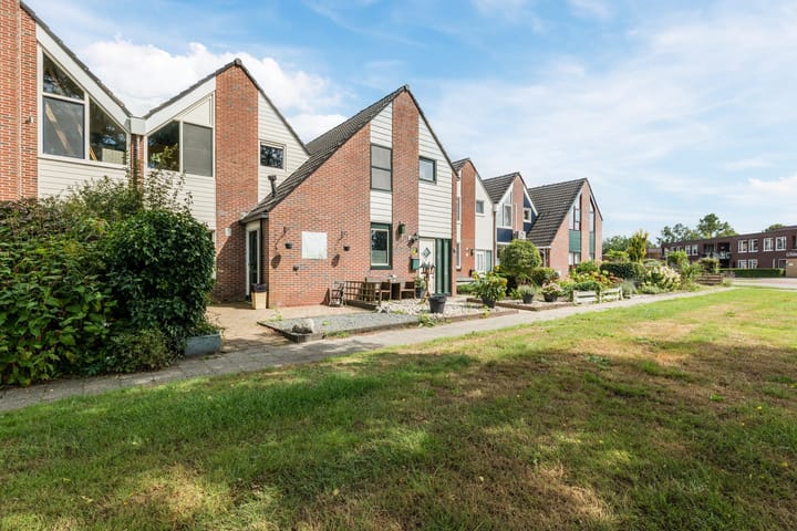 Photo 2 of Domela Nieuwenhuisweg 32