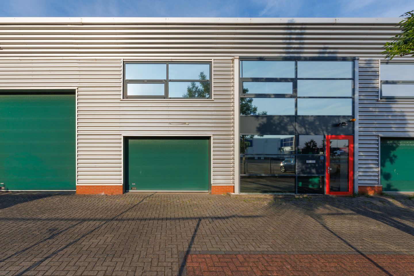 View photo 2 of Parallelweg 128-C