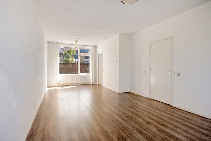 Tussenwoning te koop: Planetenhof 71, Maastricht