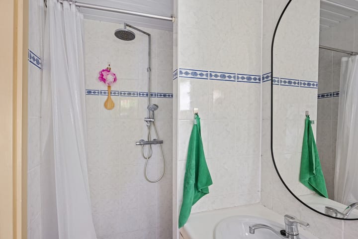 Twee-onder-één-kap te koop: Hoofdstraat-West 80, Uithuizen