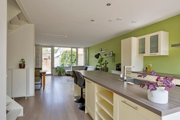 Tussenwoning te koop: Kruidenlaan 129, Tilburg