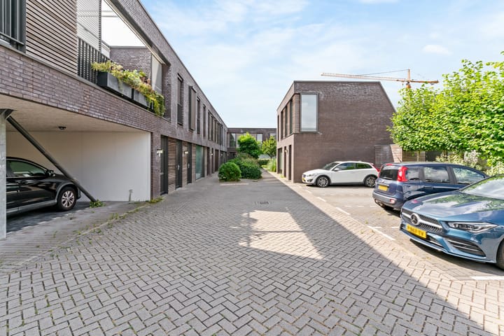 Tussenwoning te koop: Warmoeziershof 7, Leiden