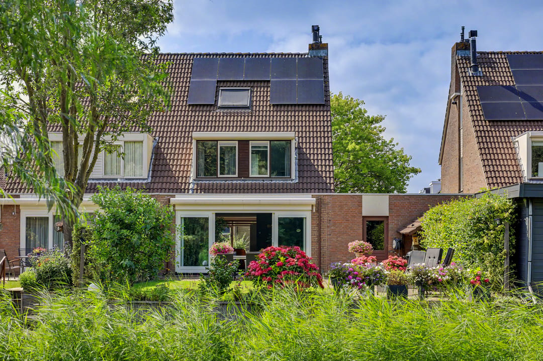 Photo 46 of Steur 60
