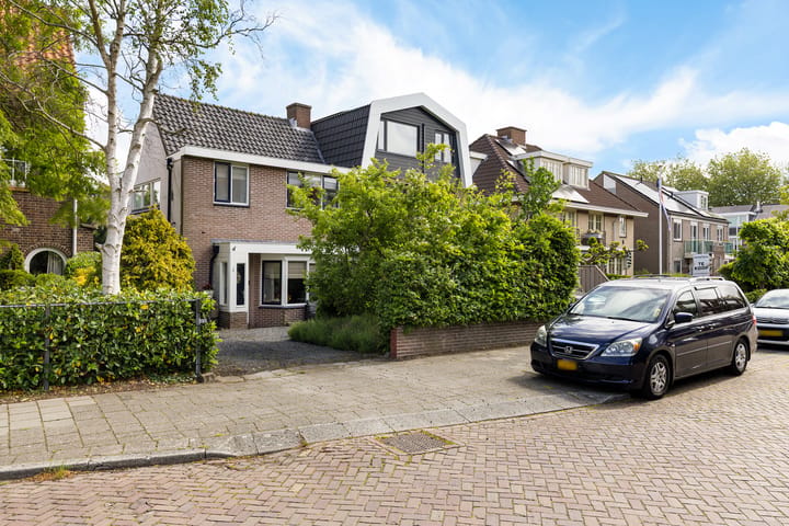 Twee-onder-één-kap te koop: Elsbroekerlaan 7, Hillegom