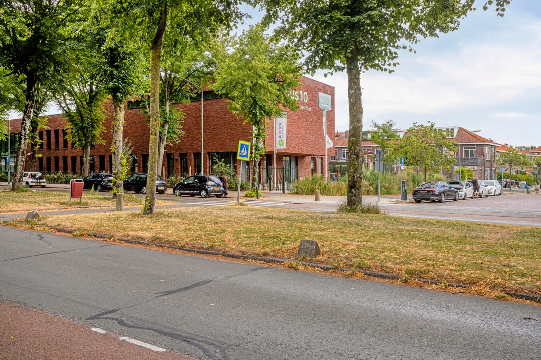 Photo 22 of Huygensstraat 55