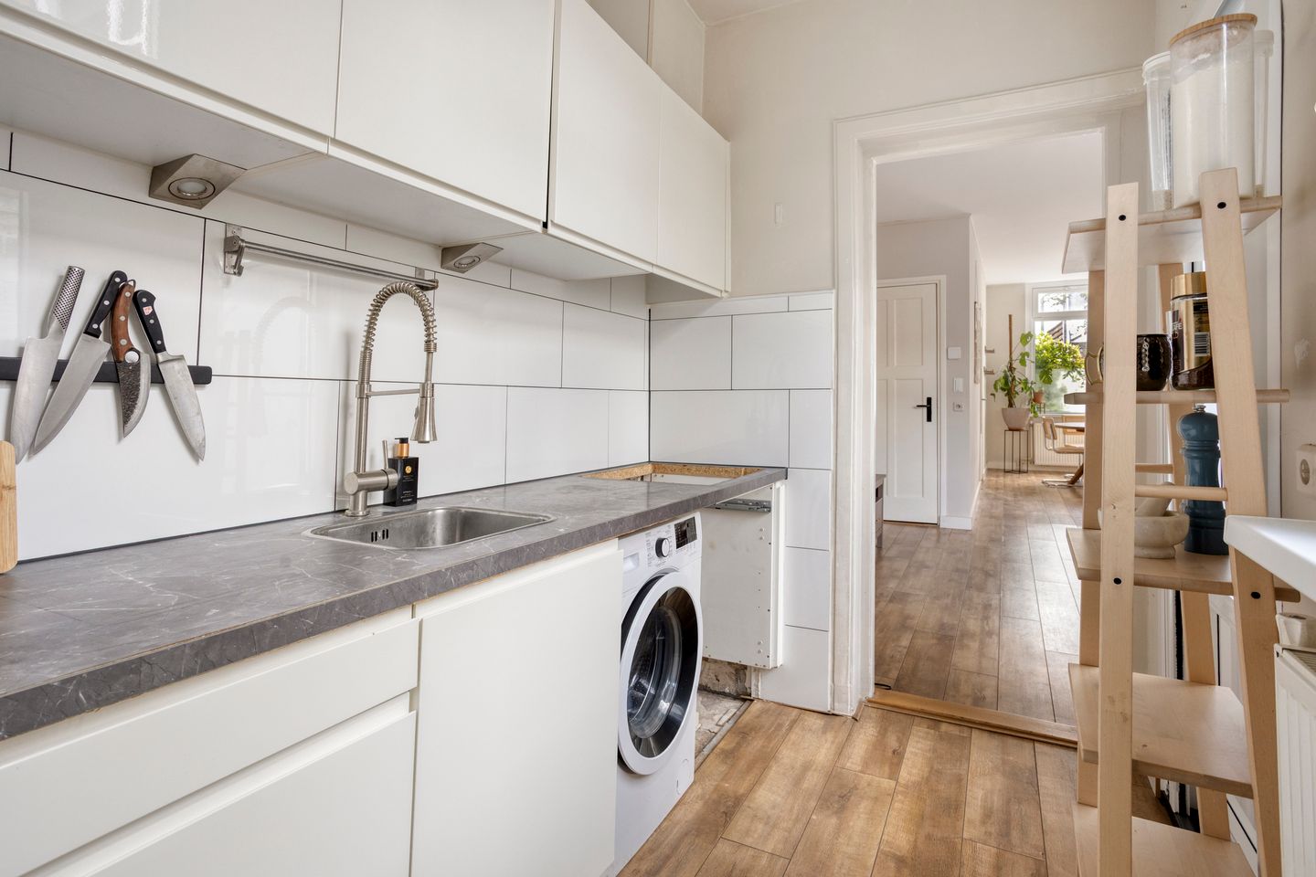 Photo 10 of Huygensstraat 55