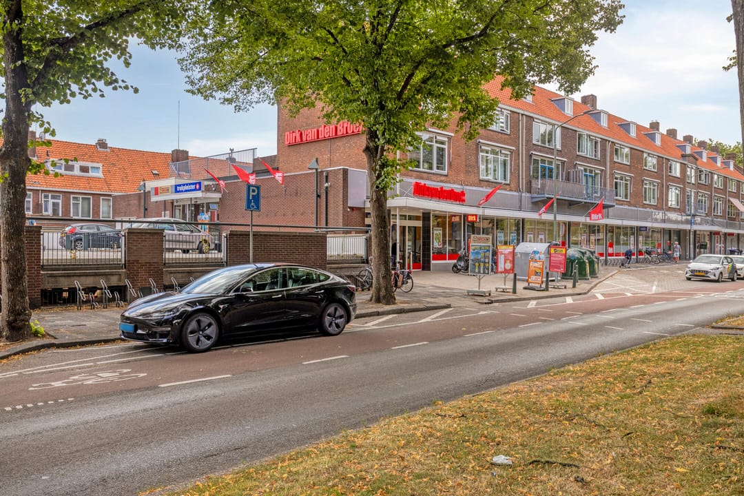 Photo 23 of Huygensstraat 55