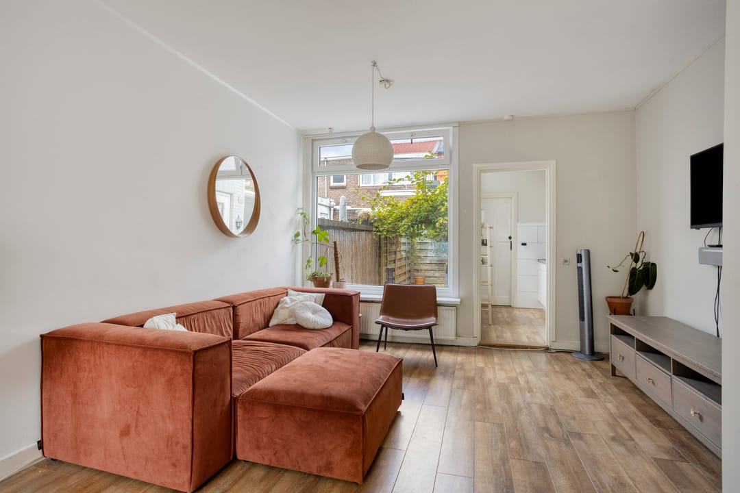 Photo 7 of Huygensstraat 55