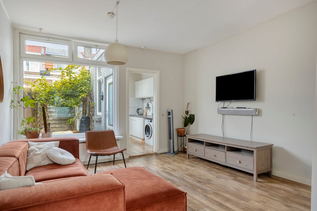 Photo 8 of Huygensstraat 55