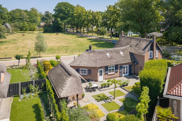 Foto 4 van Esdoornlaan 1