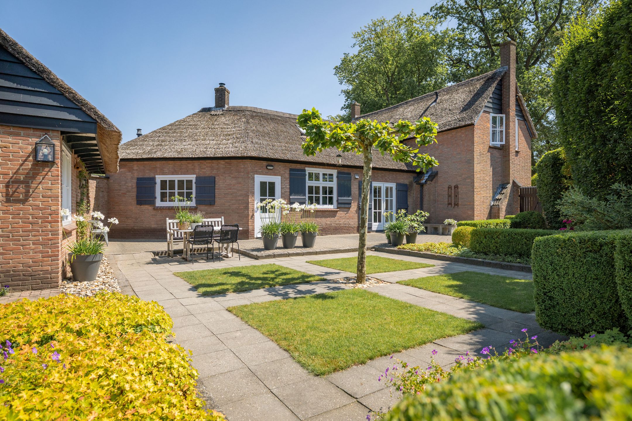 Photo 9 of Esdoornlaan 1