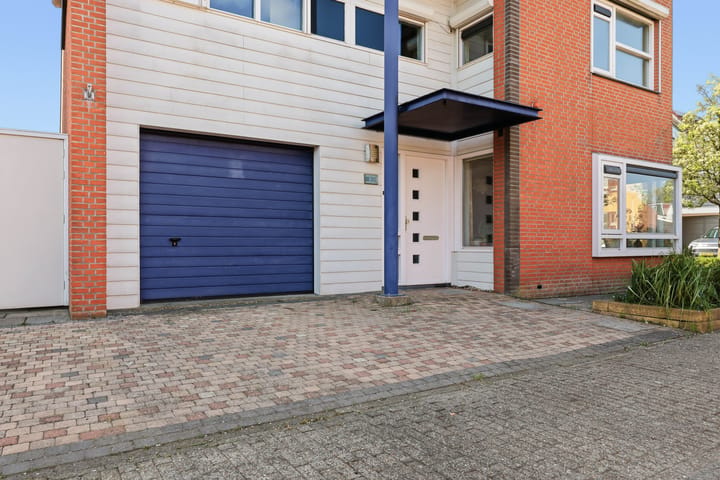 Vrijstaande woning te koop: Lucullus 11, Wormer