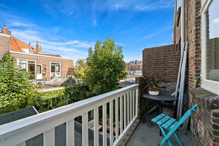 Appartement te koop: Isaäk Hoornbeekstraat 42, Delft