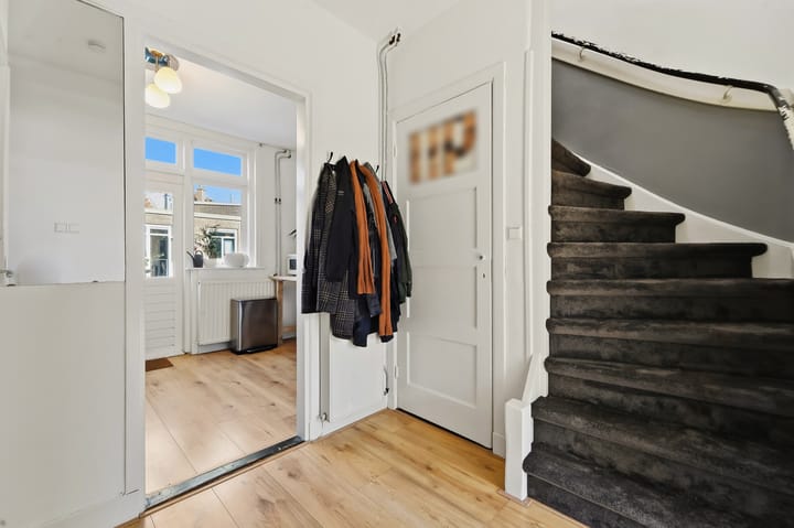 Appartement te koop: Isaäk Hoornbeekstraat 42, Delft