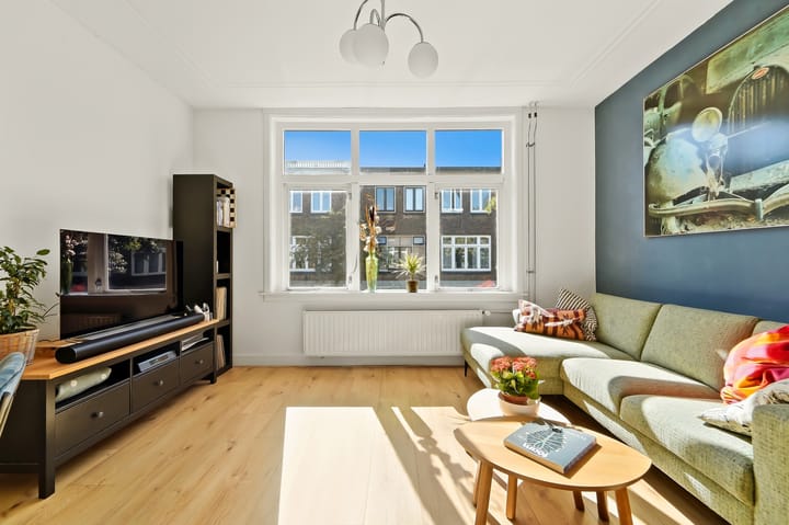 Appartement te koop: Isaäk Hoornbeekstraat 42, Delft