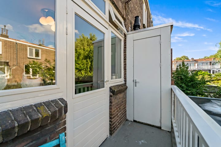 Appartement te koop: Isaäk Hoornbeekstraat 42, Delft
