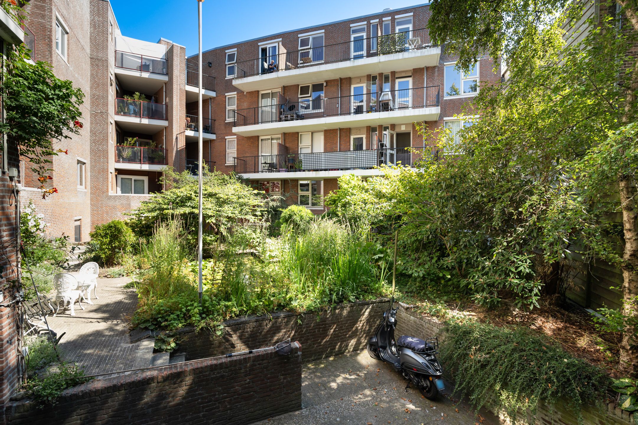 Photo 36 of Voorstraat 1