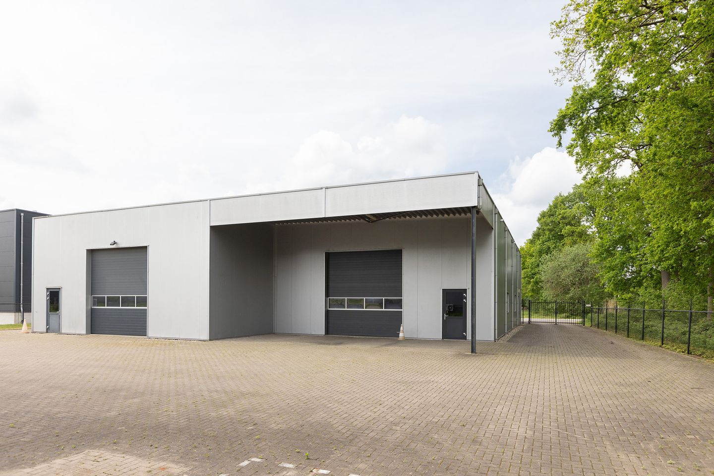 View photo 2 of Venneslatweg 21-23